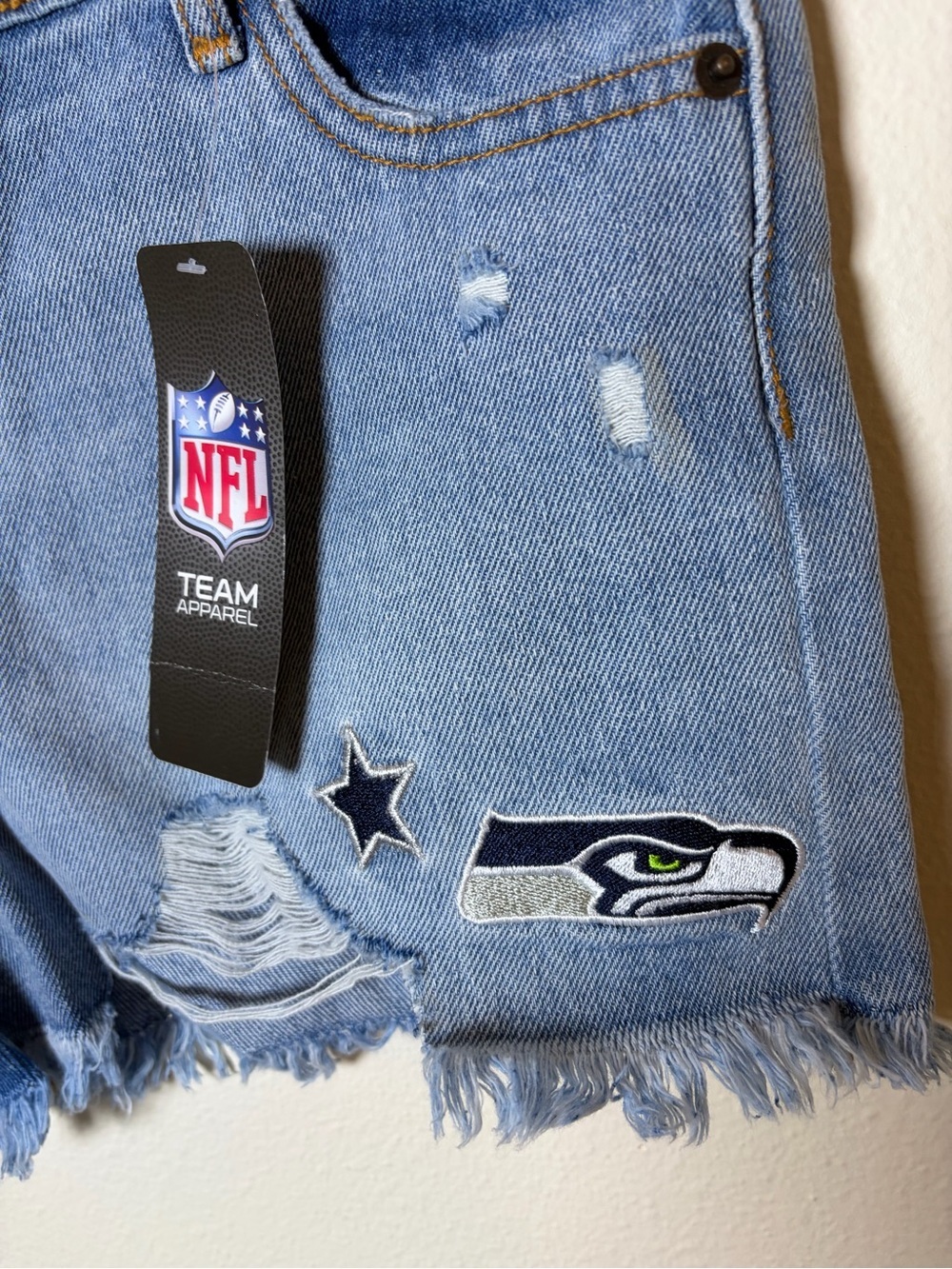 FOCO Seattle Seahawks Distressed Denim Shorts NFL Team Apparel Medium - Picture 3 of 9